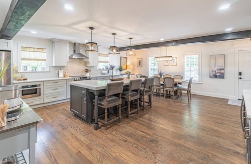 Gainesville House | Beautiful Lake Front Cottage