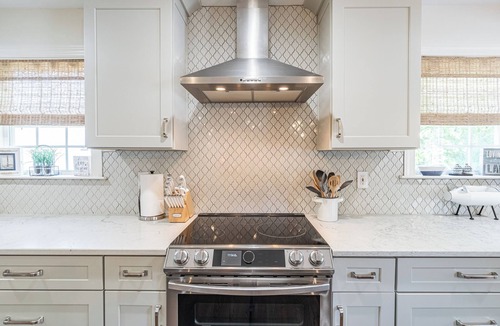 Gainesville House | Beautiful Lake Front Cottage