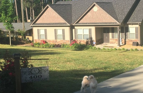Townville House | Beautiful Lakefront 4 bedroom home - Dock -Kayaks -Sunsets - Pet Friendly