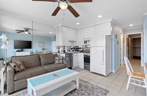Hilton Head Island Condo | Beautiful Ocean View - Walk to Coligny