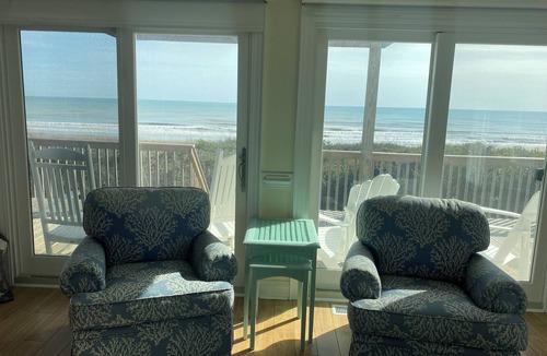 Pine Knoll Shores House | Beautiful Oceanfront Beach house