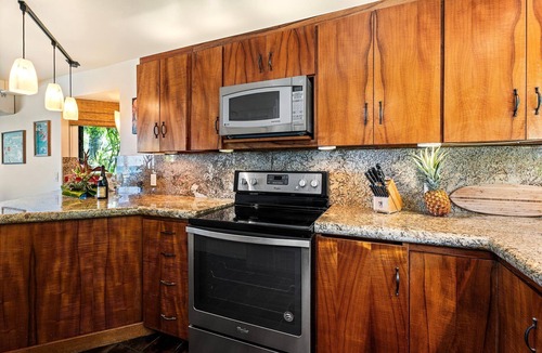 Kahaluu Bay House | 🏖️Beautiful Oceanfront | Air-Conditioned | Sleeps 6 | Walk to Beach