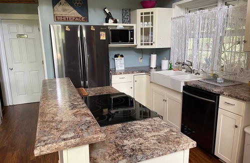 Fancy Gap House | Beautiful Private Mountain home located in Cana, VA