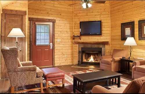 Gordonsville Resort | Beautiful Rustic 3 Bedroom Cabin with Large Deck and Grill
