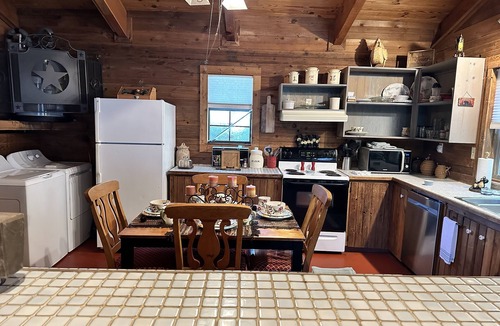 Granbury Cabin | Beautiful Rustic Cabin Just 10 Minutes to Granbury square