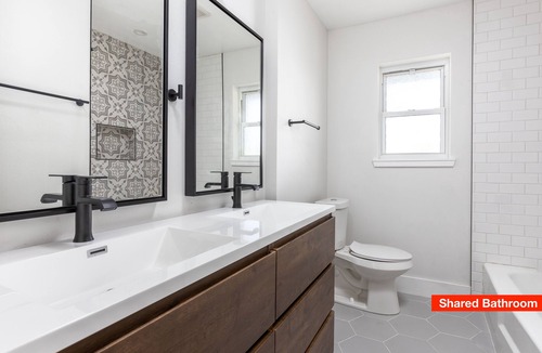 North Austin Civic Association House | Beautiful Smart Home in North Austin - Perfect for Remote Work or Relaxation