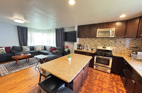 Seminary Hill House | Beautiful Spacious 8BR Entire House in Alexandria