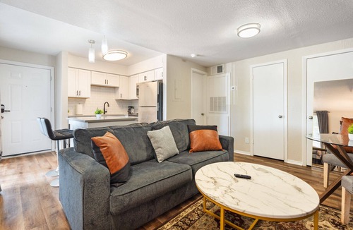 University Hills and Windsor Park Apartment | Beautiful Studio in University Hills ium8