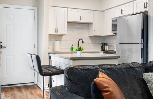 University Hills and Windsor Park Apartment | Beautiful Studio in University Hills ium8