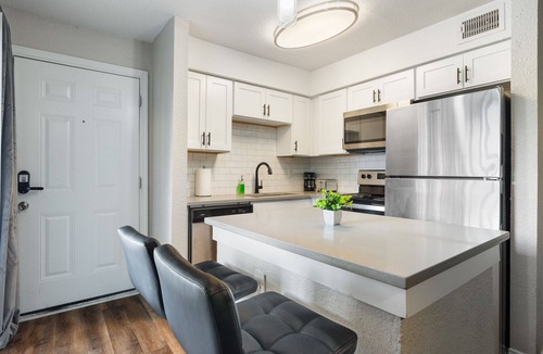 University Hills and Windsor Park Apartment | Beautiful Studio in University Hills ium8