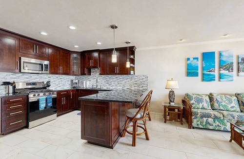 Ualapue Condo | Beautiful, Third-Floor, Oceanfront Condo w/Water Views, Shared Pool, Free WiFi