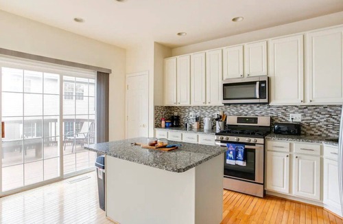 Lowes Island House | Beautiful Townhome