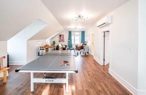 Daniels Hill House | Beautiful Victorian 6Br Home with Rec-room