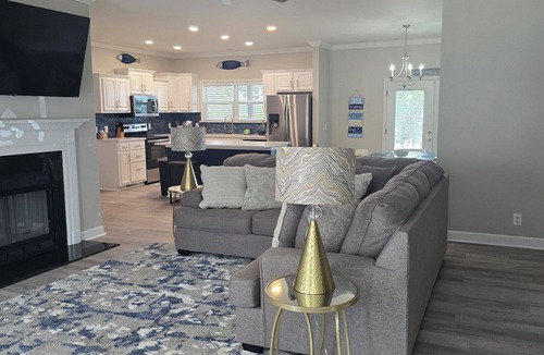 Seabrook House | Beautifully appointed river house with private dock and 10 minutes from Beaufort