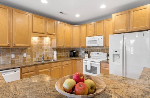 Sun Ridge Condo | Beautifully Decorated 4-Bedroom, 3-Bathroom Pet Friendly Condo with Elevator Access: Walk to all Freeman Stage, Pools, Fitness Center and More in the amenity-rich Bayside Resort and Golf Community.