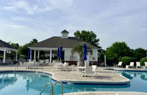 Sunset Beach House | Beautifully maintained single-level 3-bed, 2 bath home - Golf Course and Pool