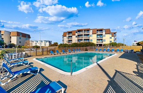 Morehead City Condo | Beautifully remodeled oceanfront condo with lovely views, pool access & W/D