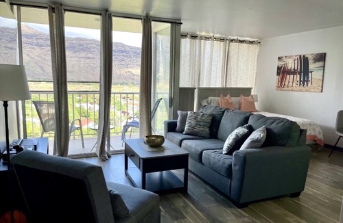 Makaha Condo | Beautifully Remodeled studio Makaha Valley Towers