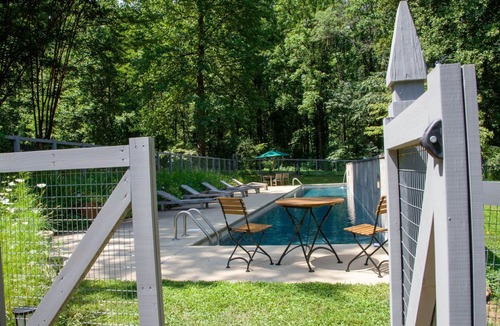 Charlottesville Cabin | Beautifully Rustic Cabin just 10 minutes from UVA, with pool!