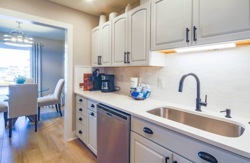 Harbour Town Condo | Beautifully Designed Harbour Town Condo w/Private Balcony & Breathtaking Views of Lighthouse!