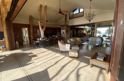 Kahaluu-Keauhou House | Beauty and Luxury Meets Oceanfront Paradise