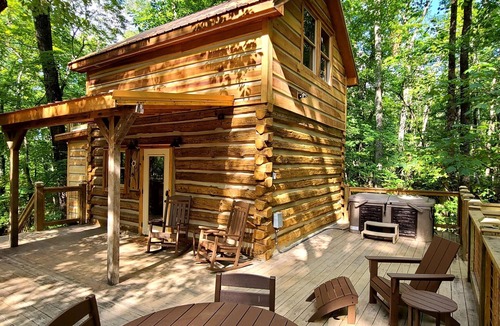 Smoky Mountains Cabin | Beehive Treehouse, Hot Tub, WIFI, Barnwood Builders Homemade History episode!
