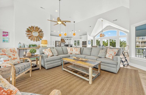 Corolla House | Bees Knees 7 bedroom at Currituck Club