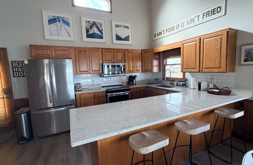 Sunset Beach House | BEST OF BOTH WORLDS - Gorgeous Back Bay House - 3 houses from beach access