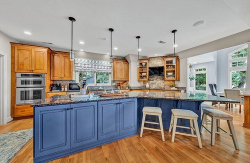 Huddleston House | BEST VIEW~Luxury 8500 Sq Ft~6 bedroom 5 Flex Rooms
