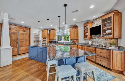 Huddleston House | BEST VIEW~Luxury 8500 Sq Ft~6 bedroom 5 Flex Rooms