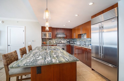 Lahaina Condo | Best Views at Honua Kai - Penthouse Suite with Private Lanai & Grill-Honua Kai K1025