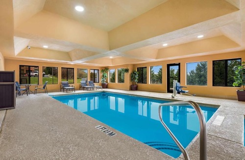 Perry Hotel | Best Western Bradbury Inn & Suites
