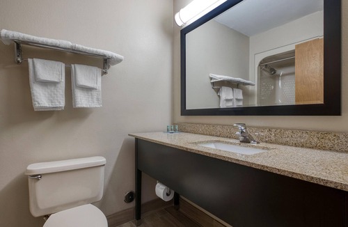 Seven Oaks Hotel | Best Western Executive Inn & Suites