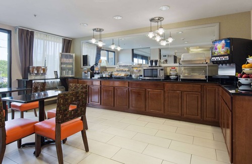 Huntersville Hotel | Best Western Plus Huntersville Inn & Suites Near Lake Norman