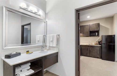 Waller Hotel | Best Western Plus Waller Hotel