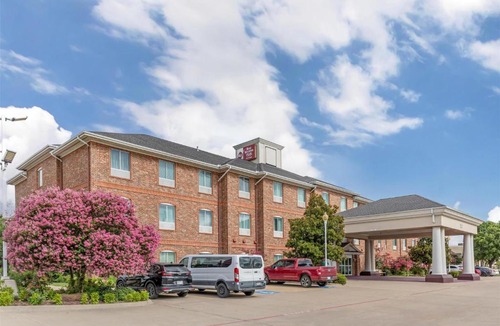 Waxahachie Hotel | Best Western Plus Waxahachie Inn & Suites