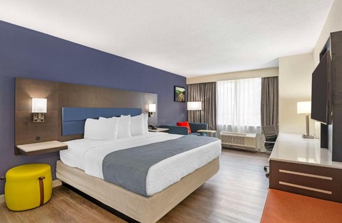 South Richmond Hotel | Best Western Premier Richmond City Gateway