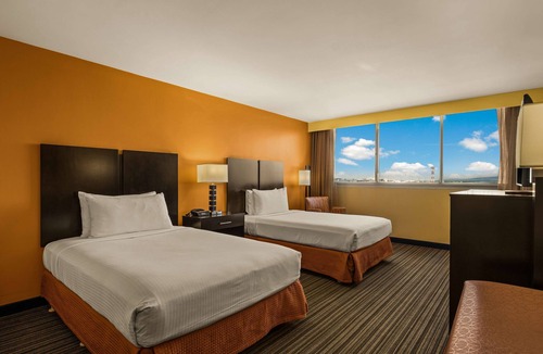 Western Honolulu Hotel | Best Western The Plaza Hotel Honolulu Airport - Free Breakfast