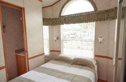 Urbanna House | Bethpage Two-Bedroom Cottage 9