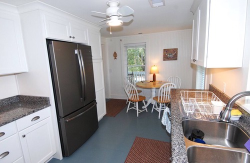 Ocracoke House | Beverly's House: Dog friendly convenient to Silver Lake Harbor