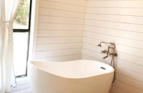 Bandera House | Big Blue | Hot Tub | Adventure | Family Retreat