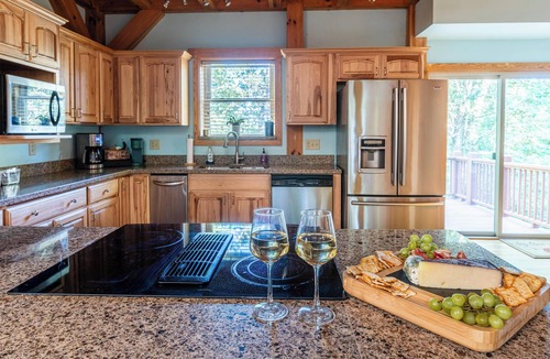 Old Fort House | Big Cabin near Asheville w/Hot Tub, Ping Pong, Pool Table, King Beds & More!