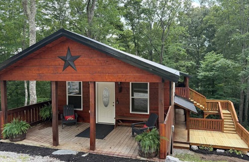 Strunk Cabin | 𝐁𝐢𝐠 𝐒𝐨𝐮𝐭𝐡 𝐅𝐨𝐫𝐤 Retreat! Excellent Location Private WIFI~ Enjoy 𝐓𝐫𝐞𝐞 𝐓𝐨𝐩 𝐋𝐨𝐝𝐠𝐞!