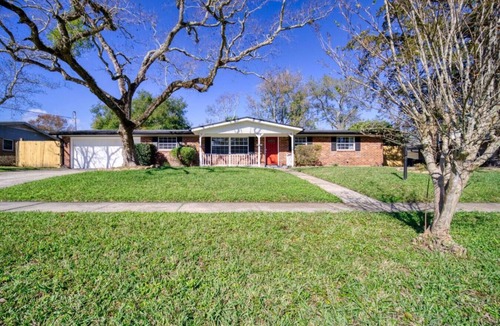 Southside House | ~Billiard Abode Sleeps 12 Heated Pool & Spa~