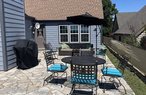 Granbury House | Birdsong Cottage - A gorgeous lake view cottage