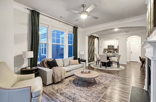 Huntersville Apartment | Birkdale Plaza Shop-Eat-Work-Play