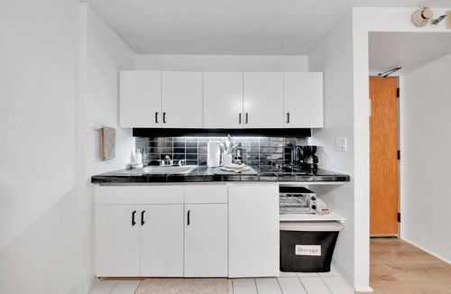 Downtown Honolulu Condo | Bishop Suites @ Executive Centre, Mountain View Suite #3709, Downtown Honolulu