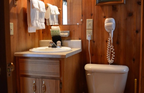 Tilghman Bed & Breakfast | Black Walnut Point Inn