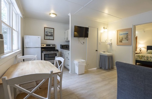 Ocracoke Hotel | Blackbeard's Lodge