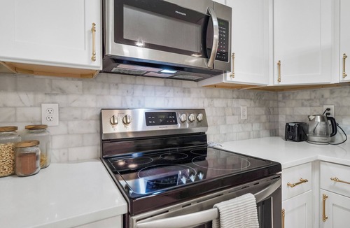 Savannah House | Blissful Retreat Savannah/PET Friendly/3 BD/2 BATH